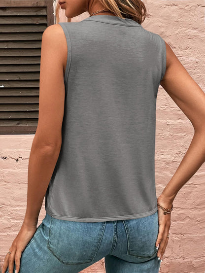 ✨2025 New Women's Sleeveless Notched V Neck Tank Tops