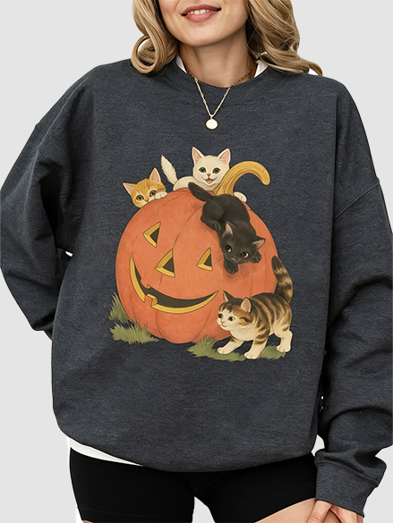 Women's Vintage 90s Halloween Cat Crewneck Sweatshirt
