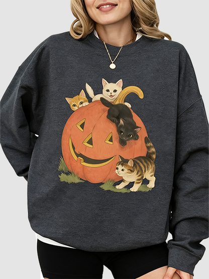 Women's Vintage 90s Halloween Cat Crewneck Sweatshirt