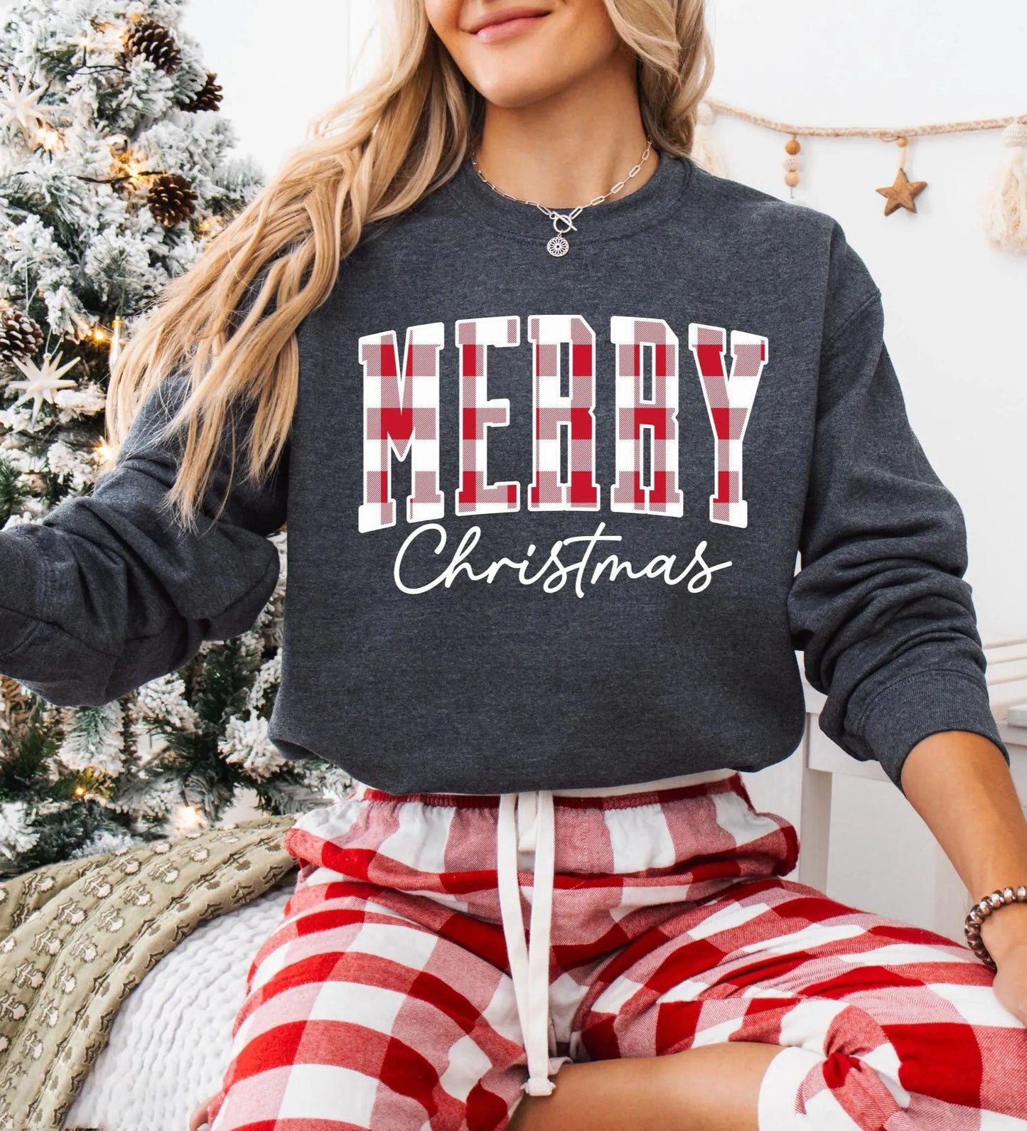 “Merry Christmas” Plaid Graphic Sweatshirt