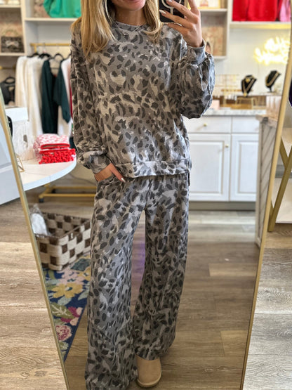 ⏰Hot Sale-Women's Cozy Leopard Print Two - Piece Set